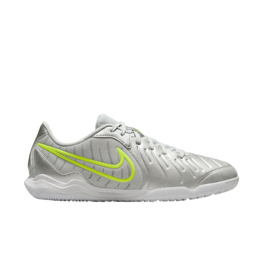 (NIKE-DV4341-001) Zapatillas de fútbol sala Nike Tiempo Legend 10 Academy [PLATA METALIZADA/BLANCO-VOLTIO] (lanzamiento el 17/10/24)