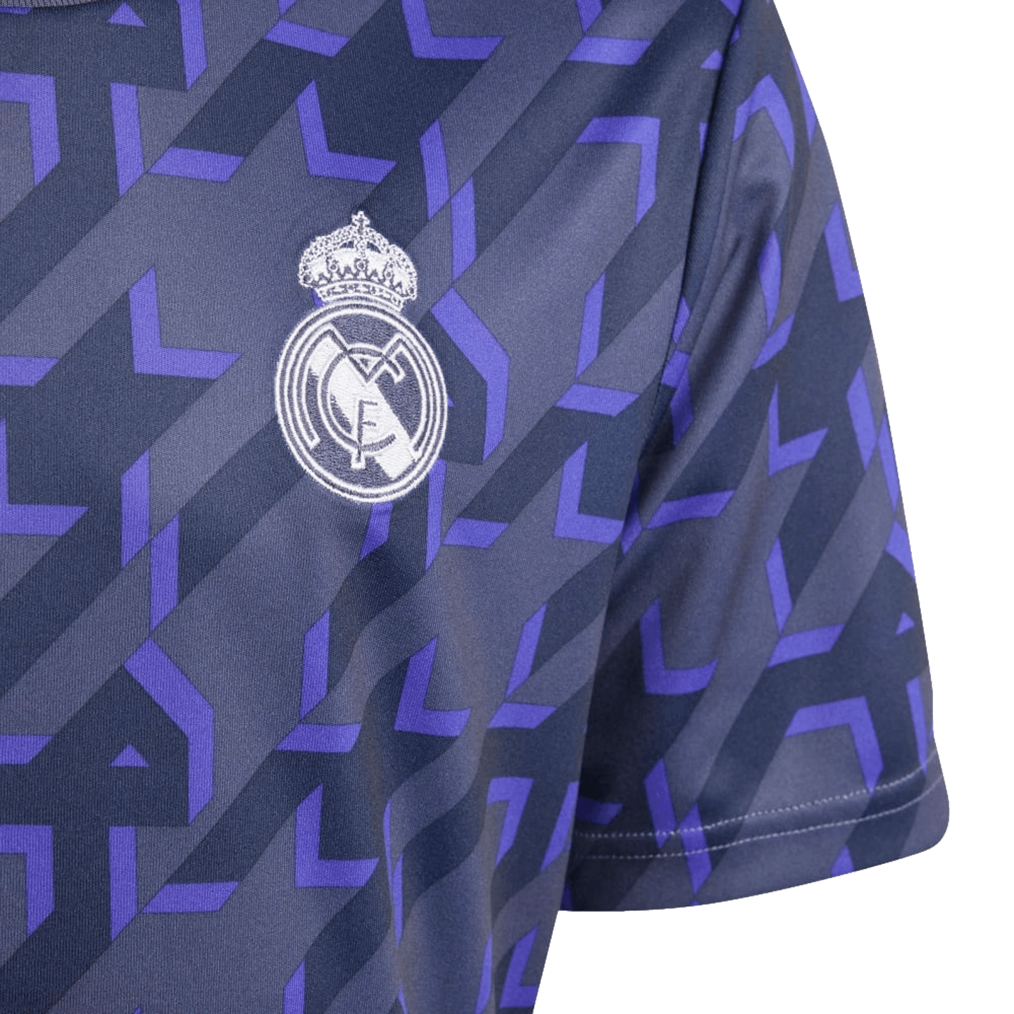 Camiseta juvenil prepartido del Real Madrid de Adidas